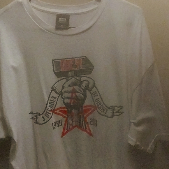 Obey graphic tee men's xl - Picture 2 of 2